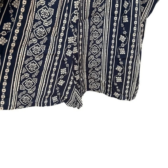 🔹5/$25🔹‎ Lily Rose Juniors Blue and White Smocked Sleeveless Romper. Medium - Picture 5 of 10